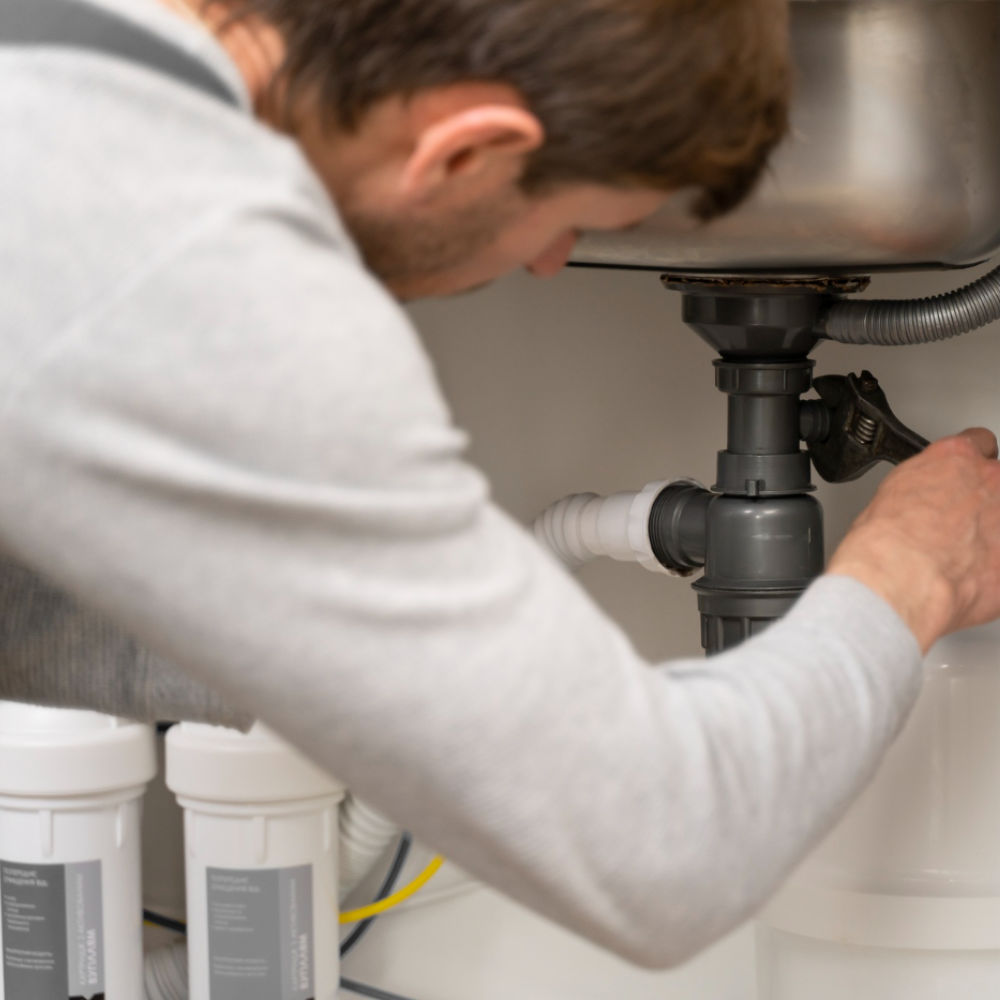 Kitchen sink and waste fitting